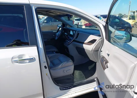 2015 Toyota Sienna Xle 8 Passenger z USA, uszkodzony, nr VIN 5TDYK3DC1FS674926